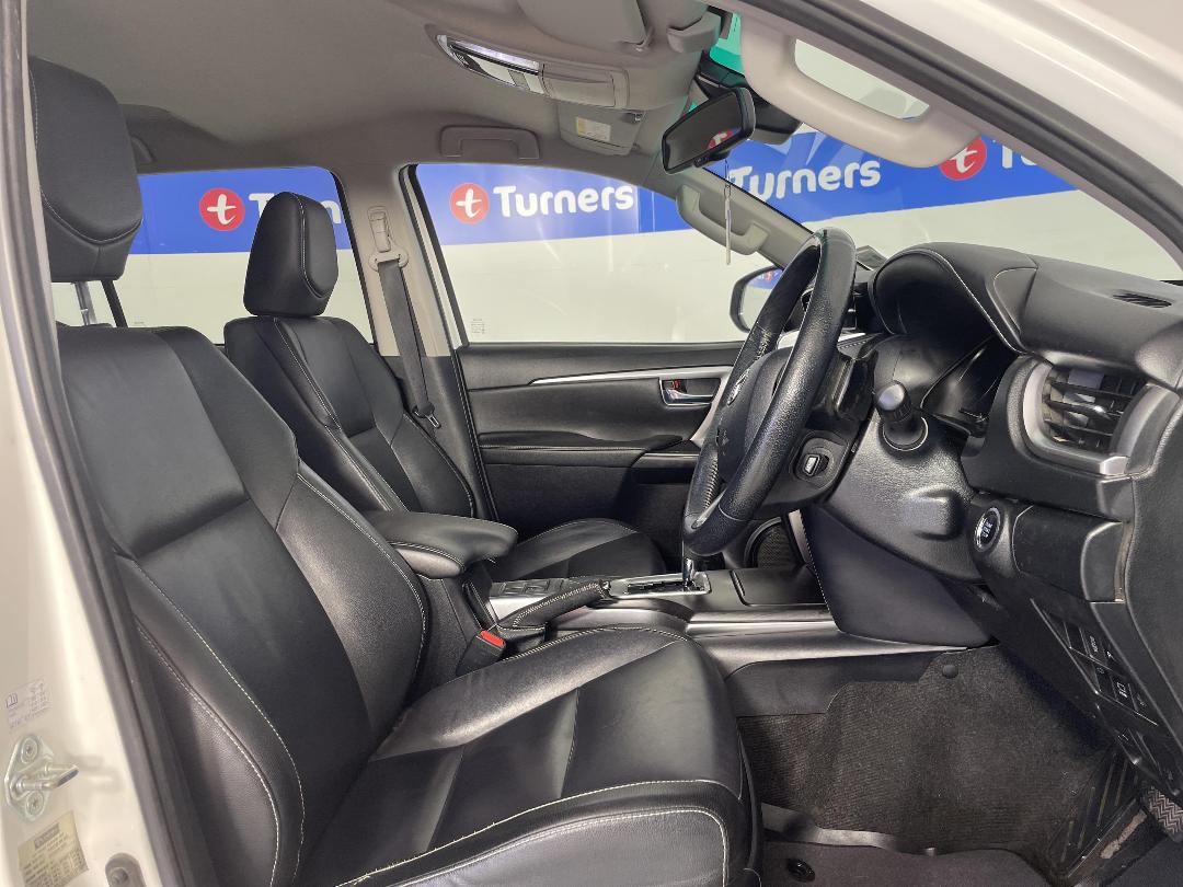 Photo '16' of Toyota Fortuner Photo '16' of Toyota Fortuner