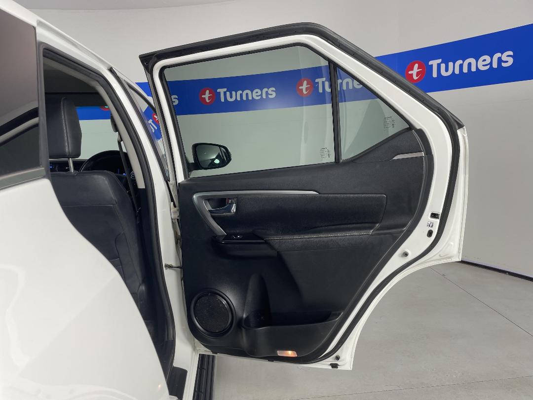 Photo '19' of Toyota Fortuner Photo '19' of Toyota Fortuner