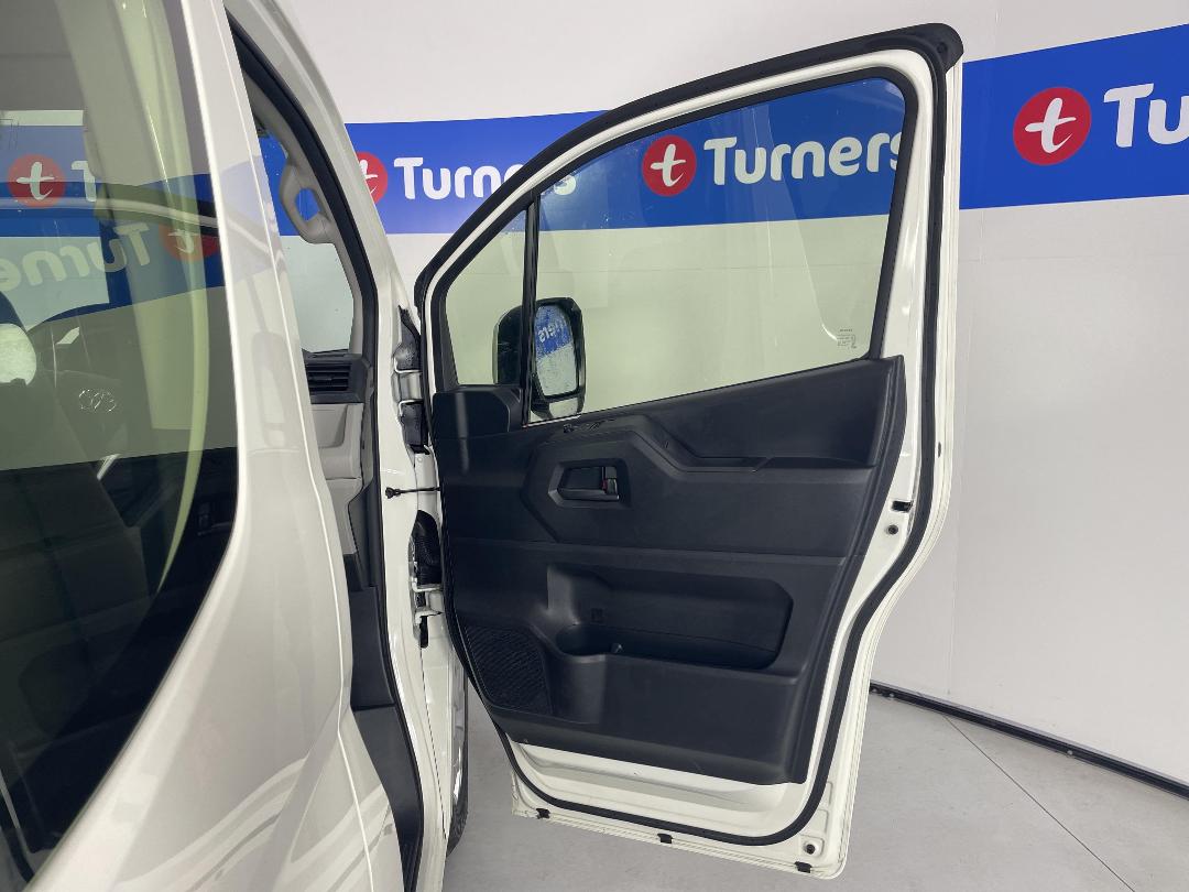 Photo '15' of Toyota Hiace Photo '15' of Toyota Hiace