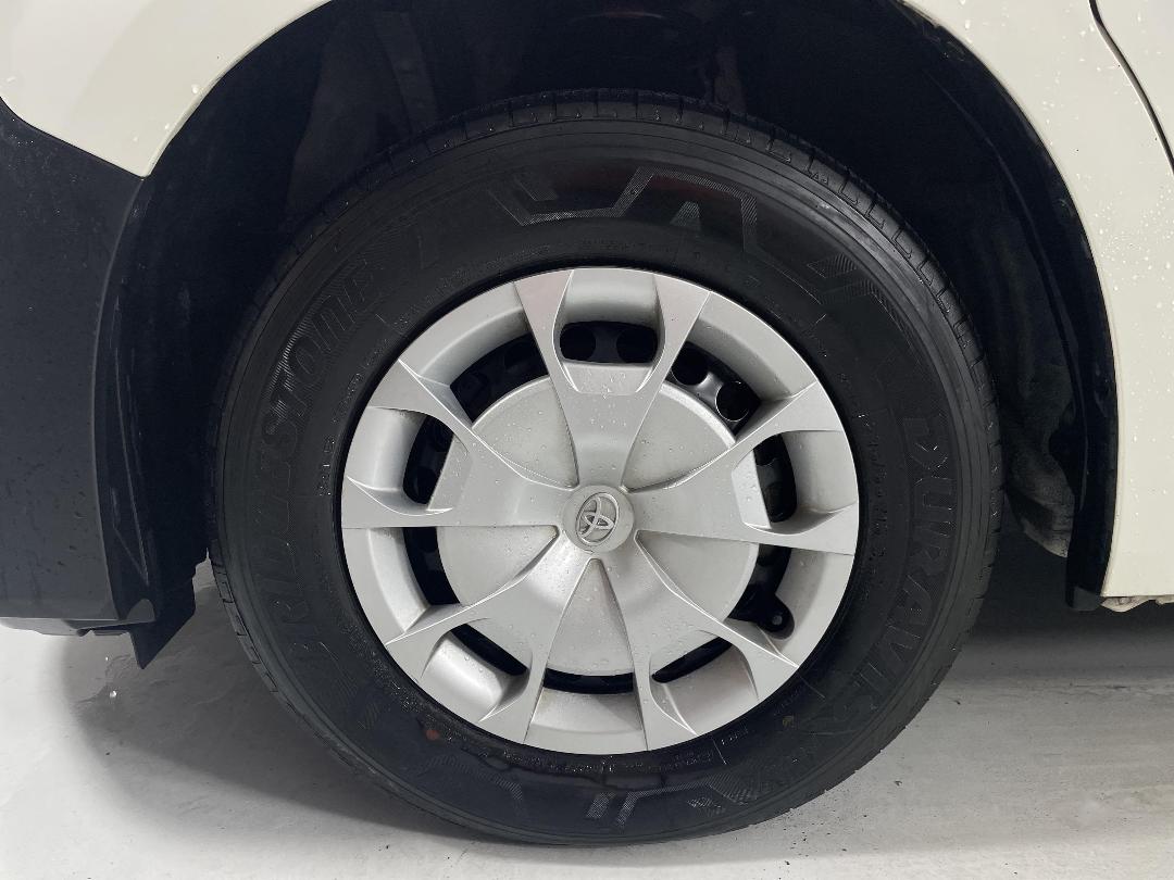 Photo '10' of Toyota Hiace