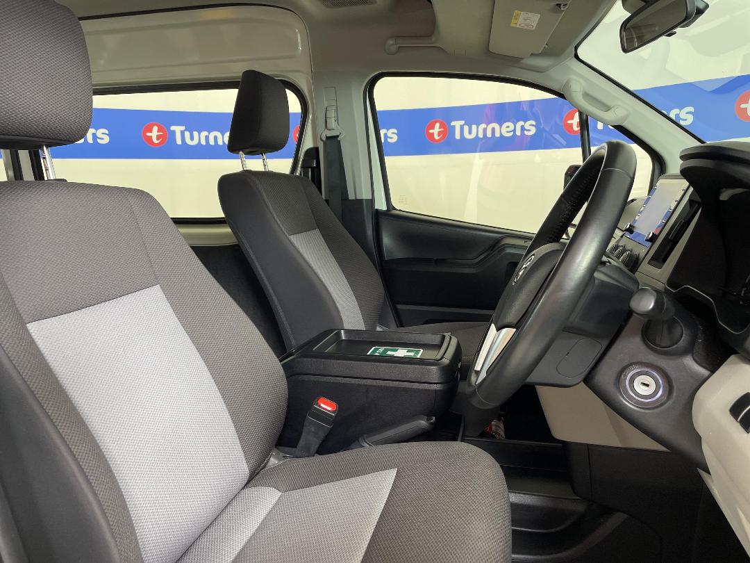 Photo '16' of Toyota Hiace