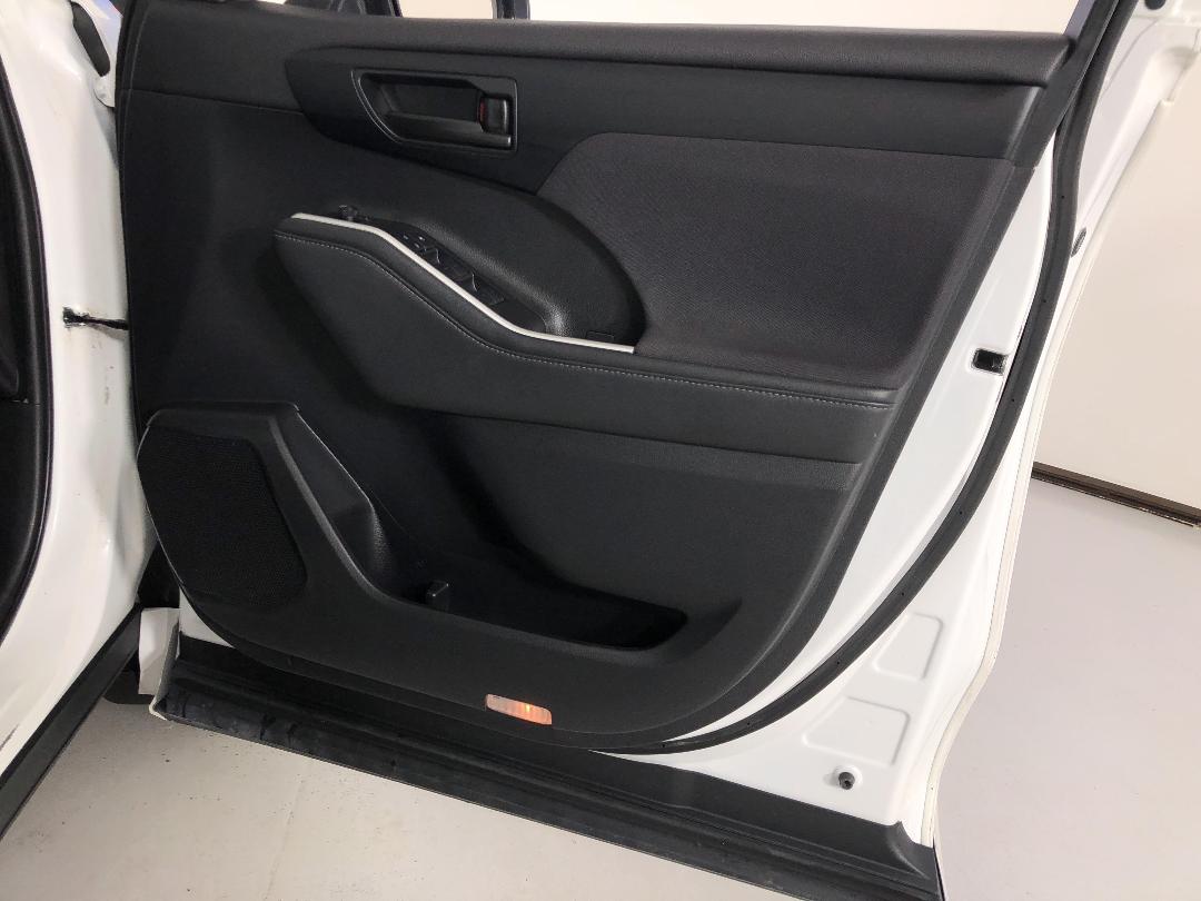 Photo '15' of Toyota Highlander Photo '15' of Toyota Highlander