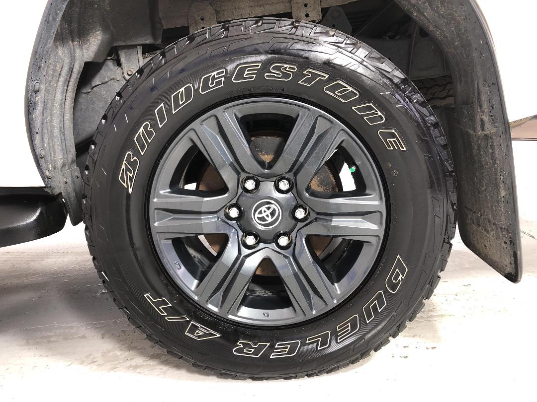 Photo '11' of Toyota Hilux