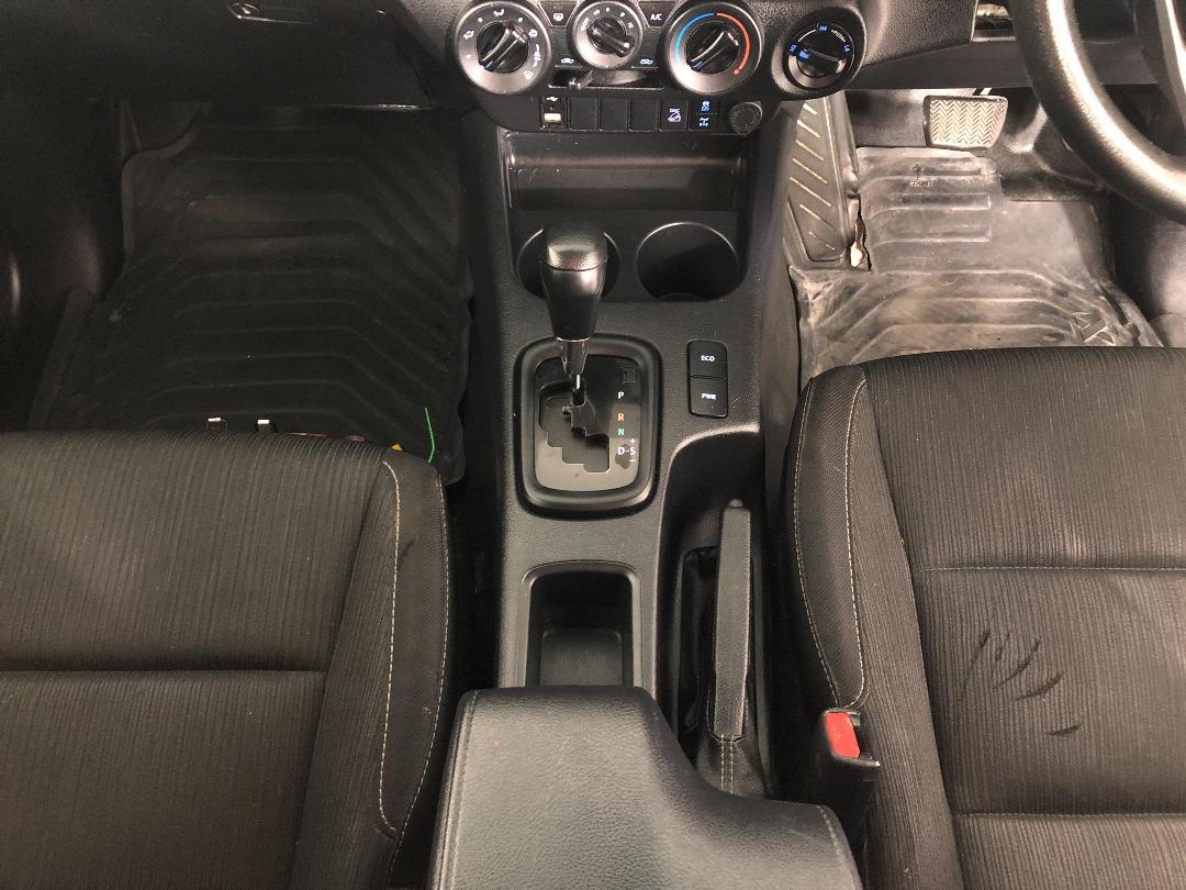 Photo '18' of Toyota Hilux