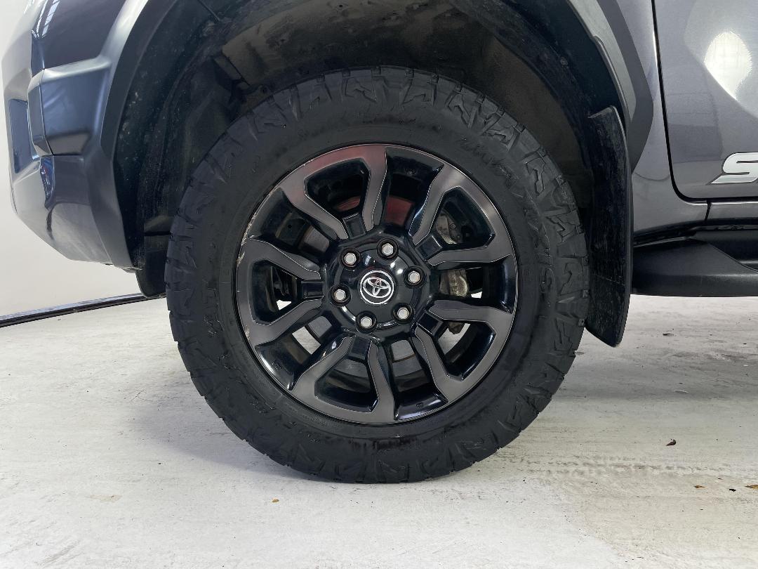 Photo '10' of Toyota Hilux