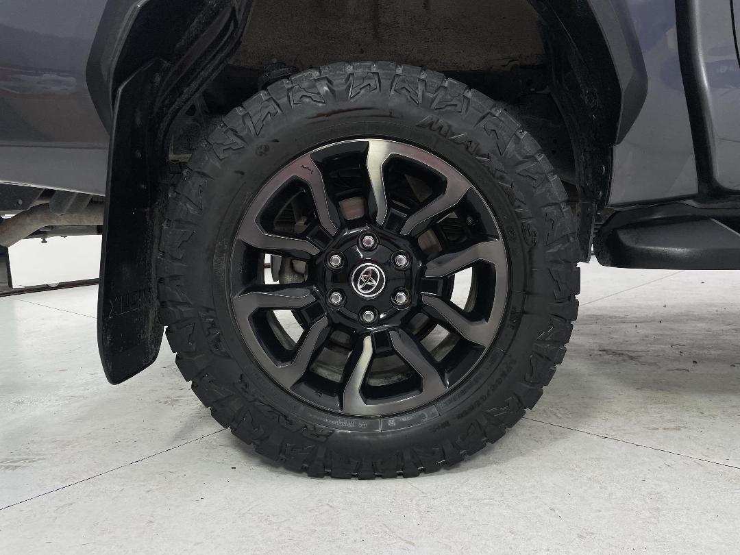 Photo '12' of Toyota Hilux