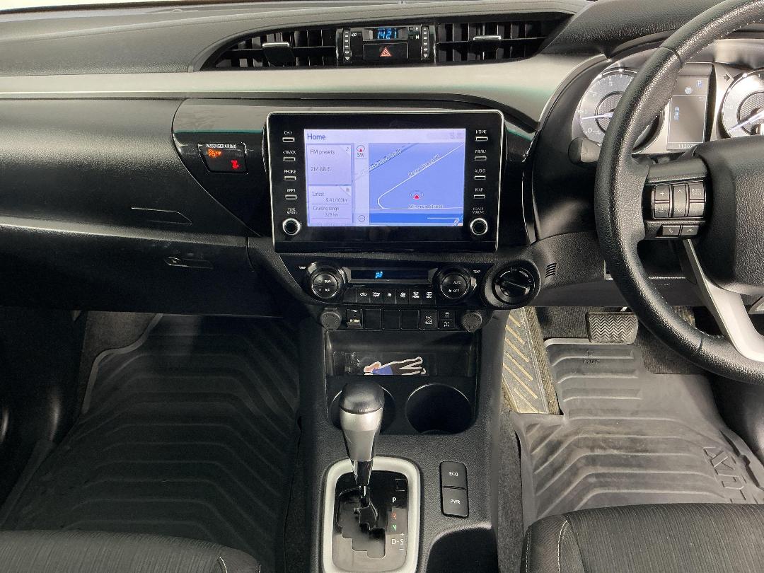 Photo '18' of Toyota Hilux