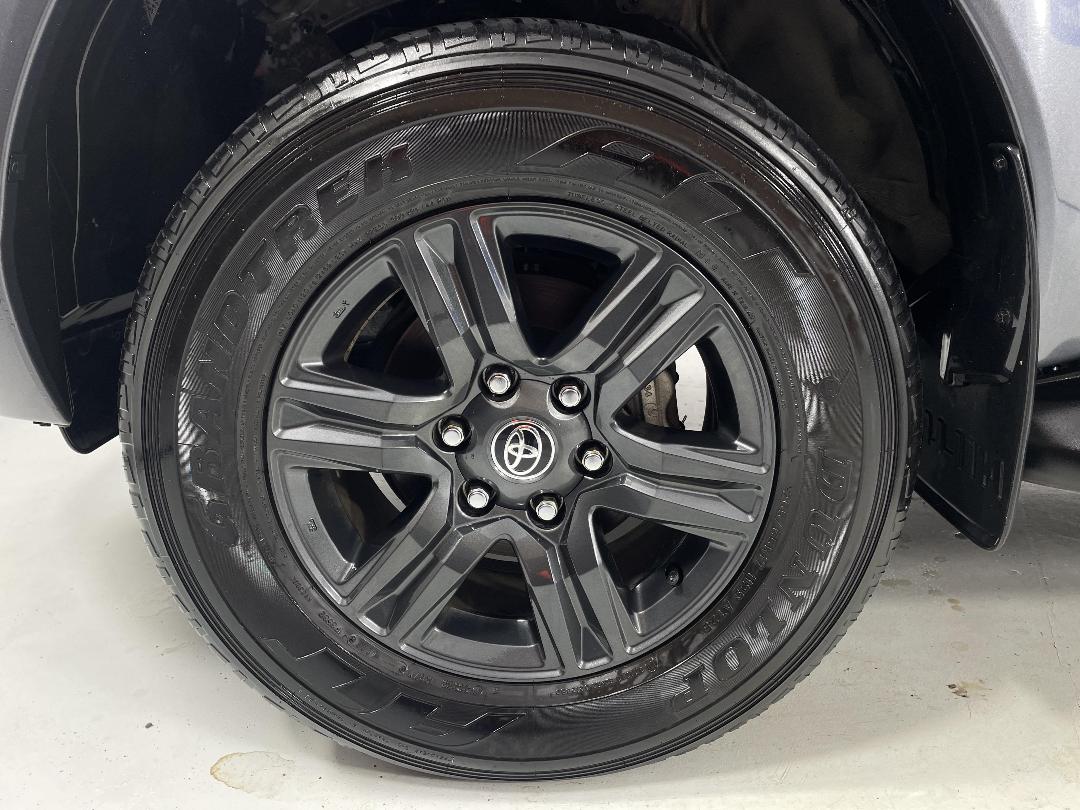 Photo '10' of Toyota Hilux