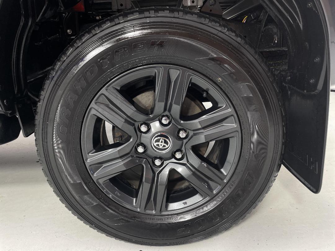 Photo '11' of Toyota Hilux