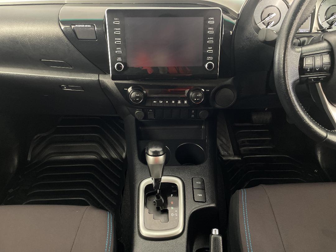 Photo '18' of Toyota Hilux