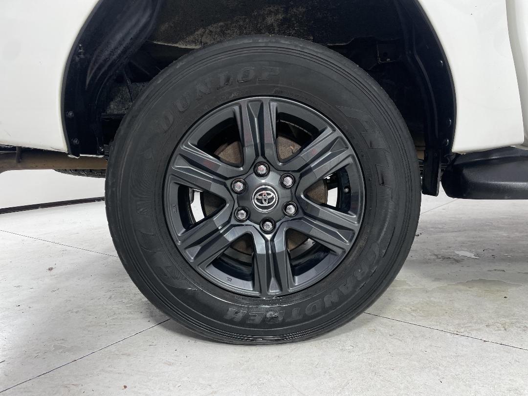 Photo '12' of Toyota Hilux