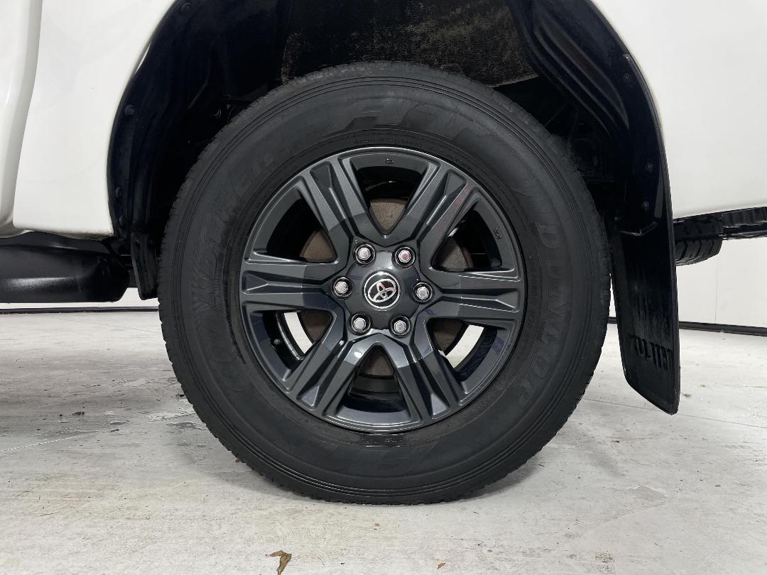 Photo '11' of Toyota Hilux