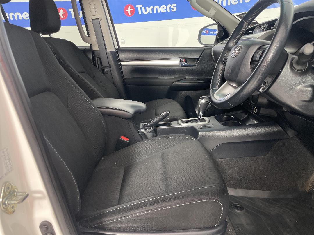 Photo '16' of Toyota Hilux