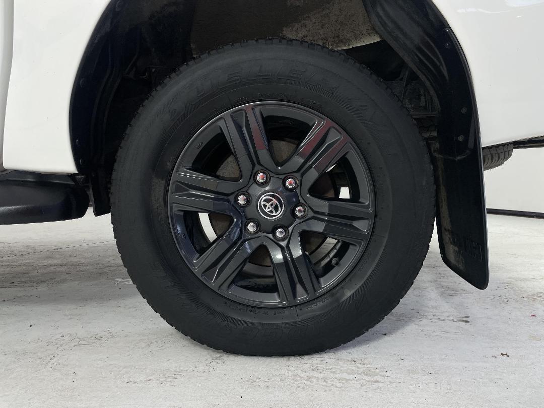 Photo '11' of Toyota Hilux