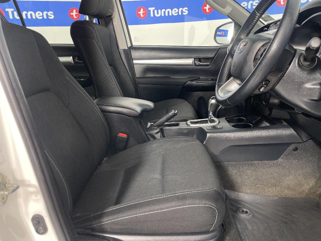 Photo '16' of Toyota Hilux