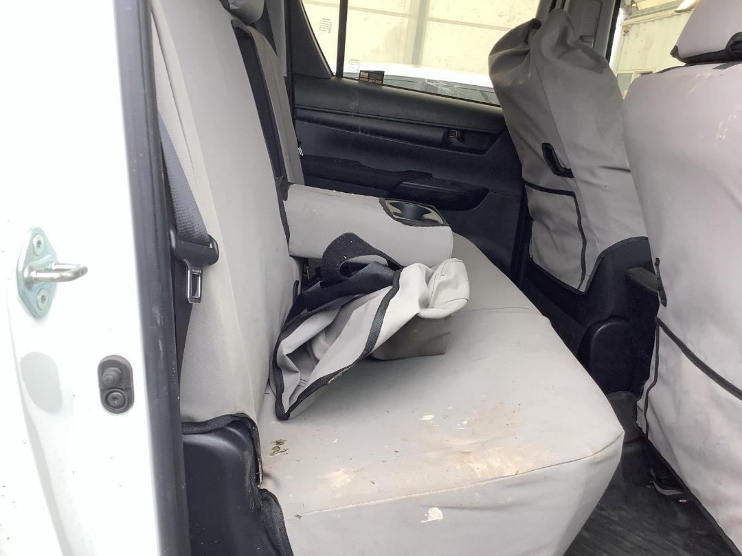 Photo '11' of Toyota Hilux SR TD DC