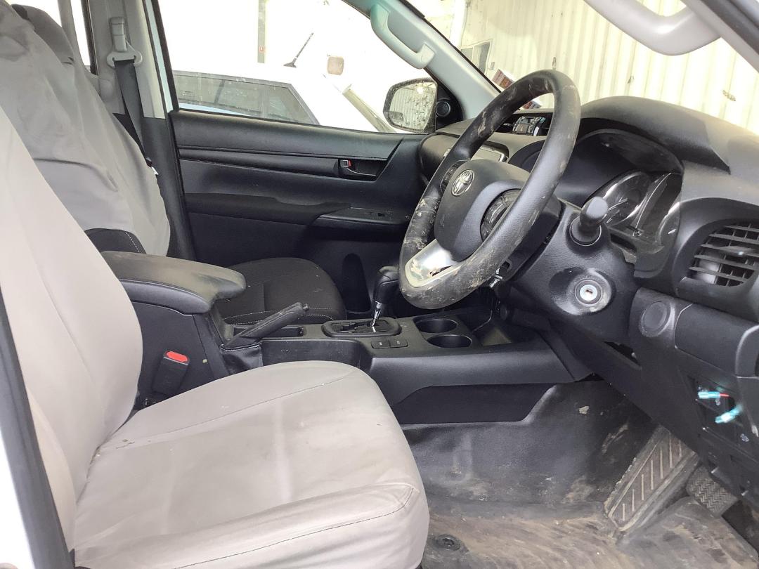 Photo '12' of Toyota Hilux SR TD DC