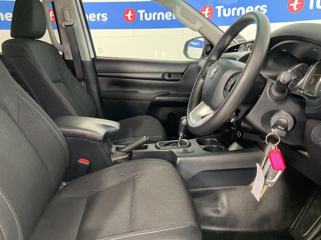 Photo '16' of Toyota Hilux