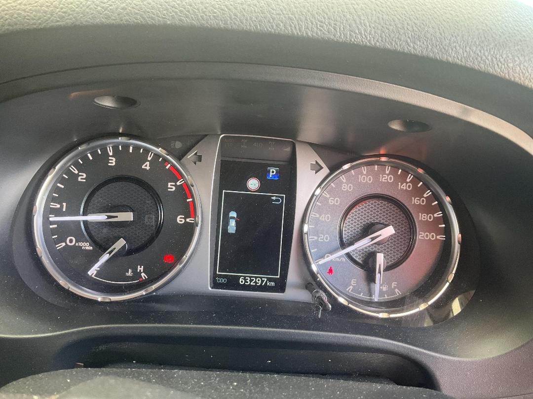 Photo '17' of Toyota Hilux SR TD DC