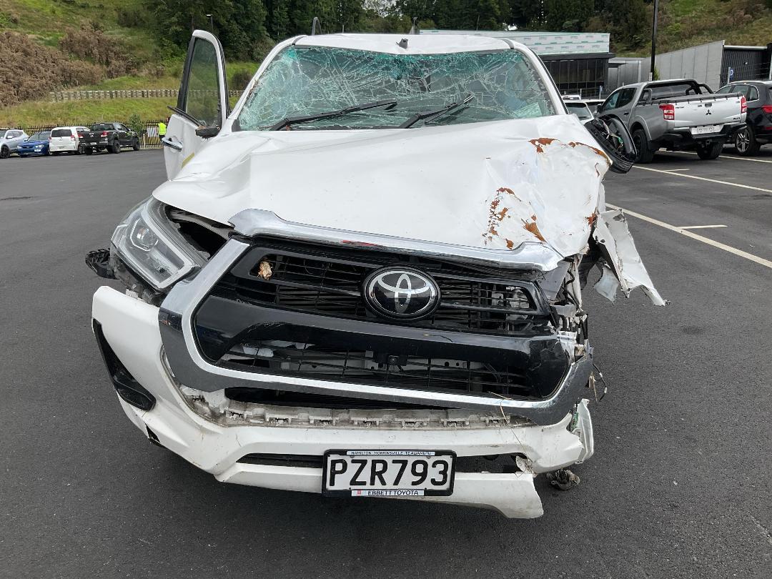 Photo '7' of Toyota Hilux SR5 TD DC 2.8DT Photo '7' of Toyota Hilux SR5 TD DC 2.8DT