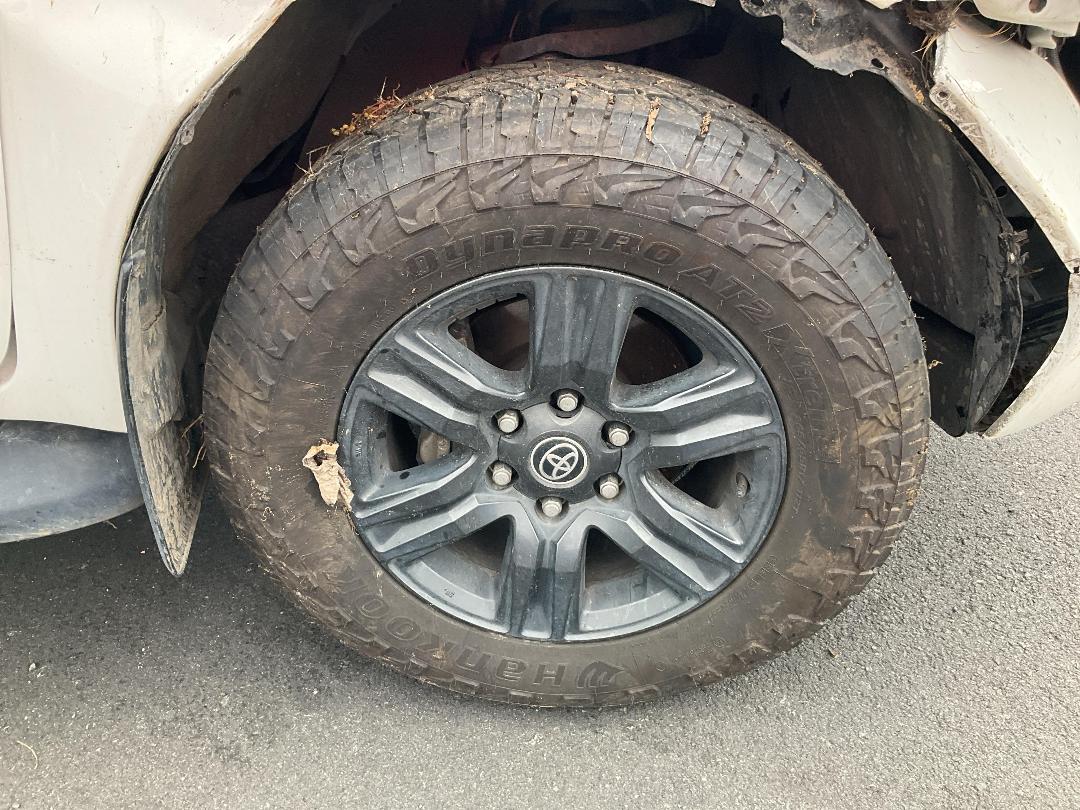 Photo '10' of Toyota Hilux SR5 TD DC 2.8DT Photo '10' of Toyota Hilux SR5 TD DC 2.8DT