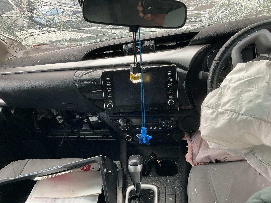 Photo '15' of Toyota Hilux SR5 TD DC 2.8DT Photo '15' of Toyota Hilux SR5 TD DC 2.8DT