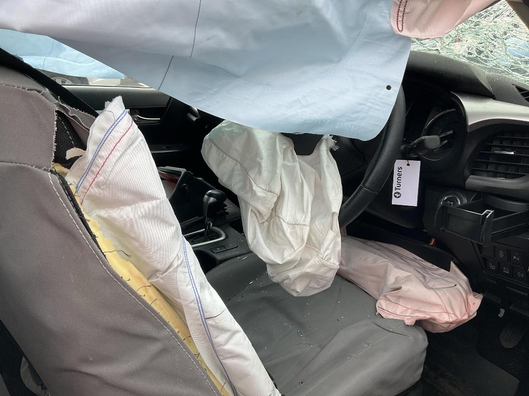 Photo '14' of Toyota Hilux SR5 TD DC 2.8DT Photo '14' of Toyota Hilux SR5 TD DC 2.8DT