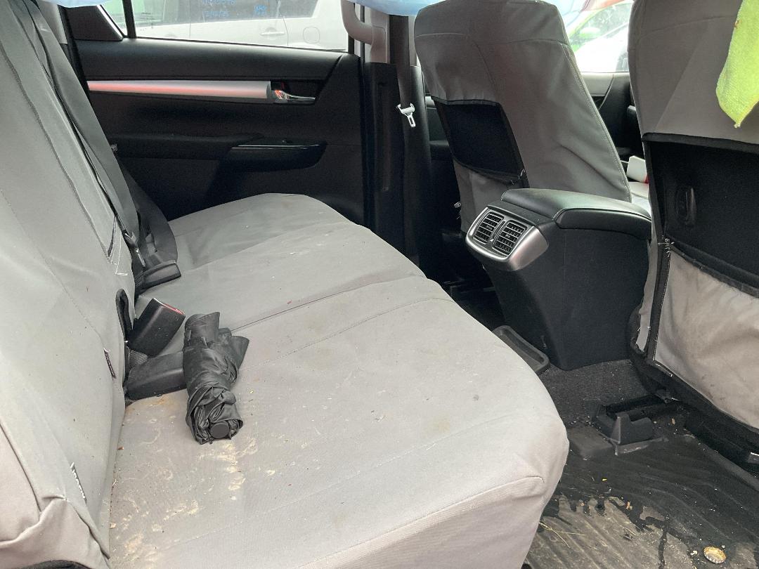 Photo '16' of Toyota Hilux SR5 TD DC 2.8DT Photo '16' of Toyota Hilux SR5 TD DC 2.8DT