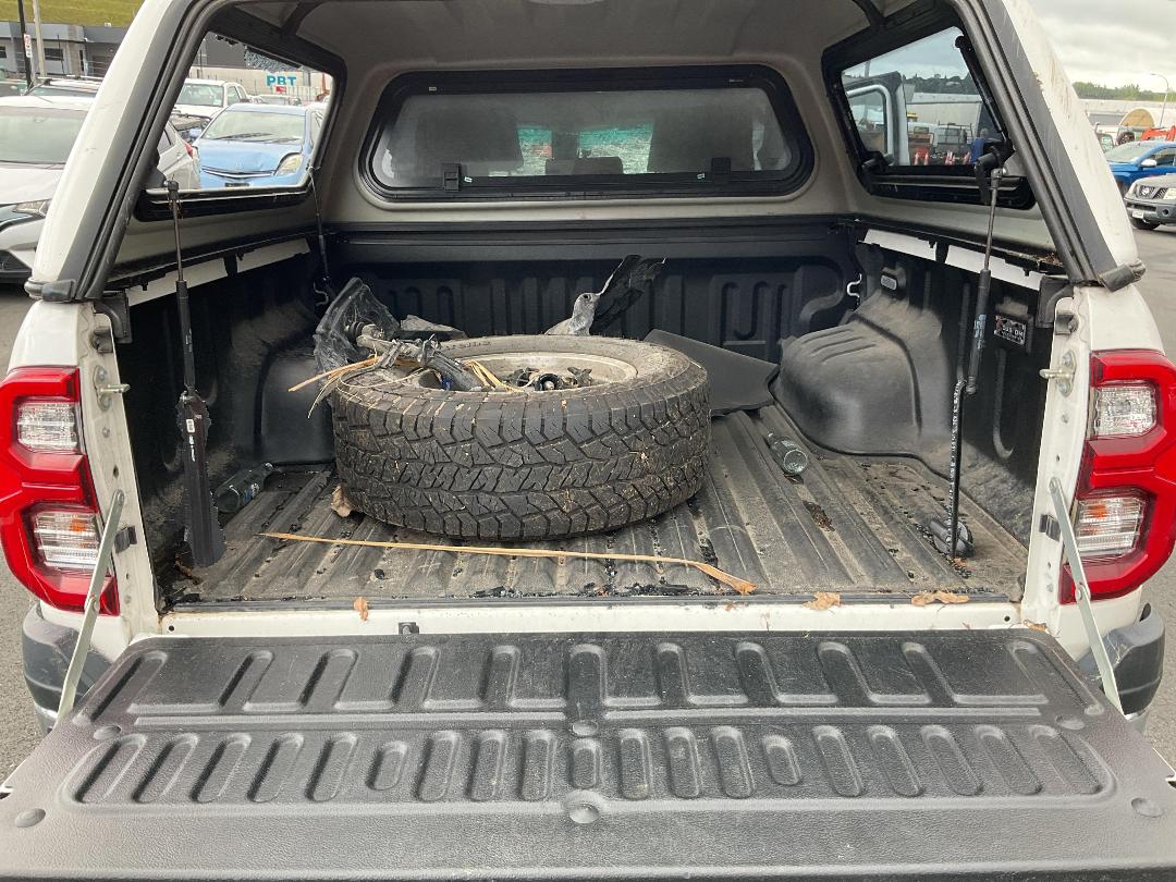 Photo '13' of Toyota Hilux SR5 TD DC 2.8DT Photo '13' of Toyota Hilux SR5 TD DC 2.8DT