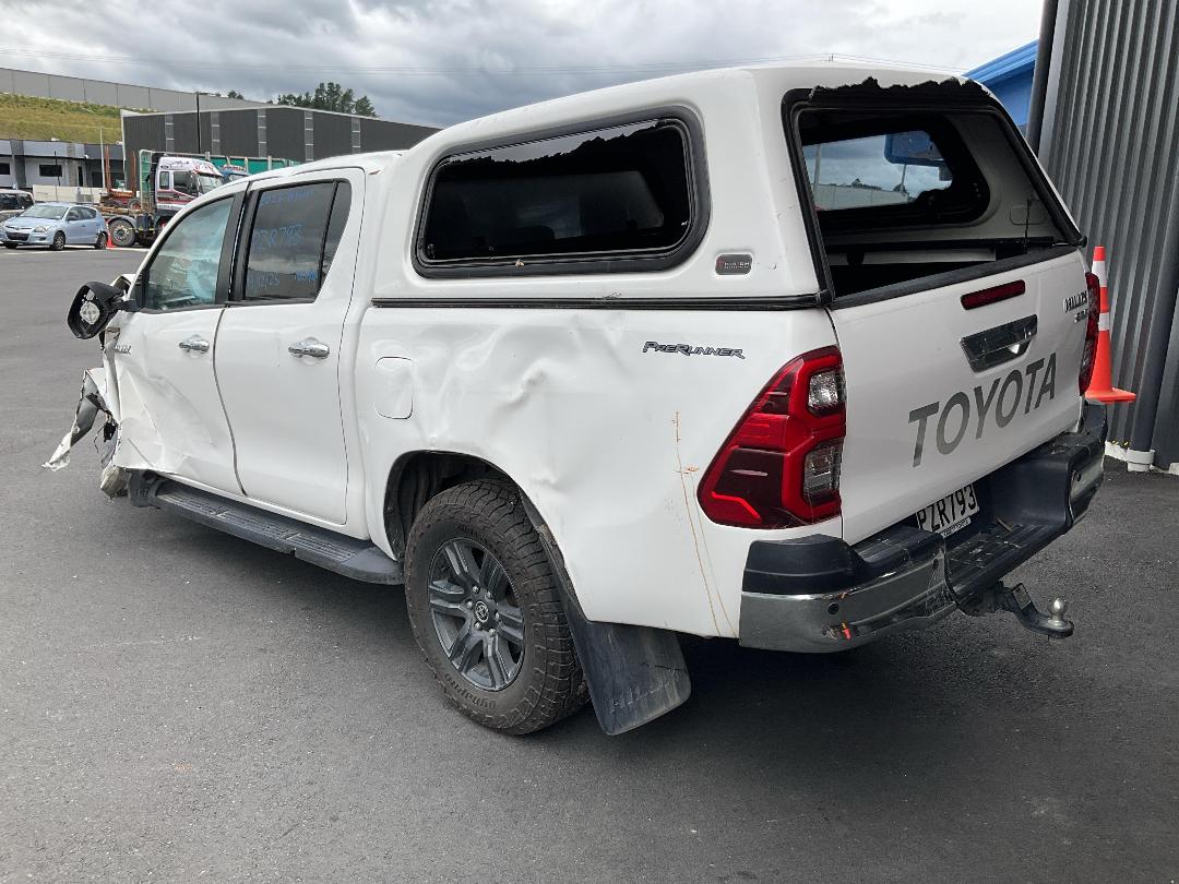 Photo '3' of Toyota Hilux SR5 TD DC 2.8DT Photo '3' of Toyota Hilux SR5 TD DC 2.8DT