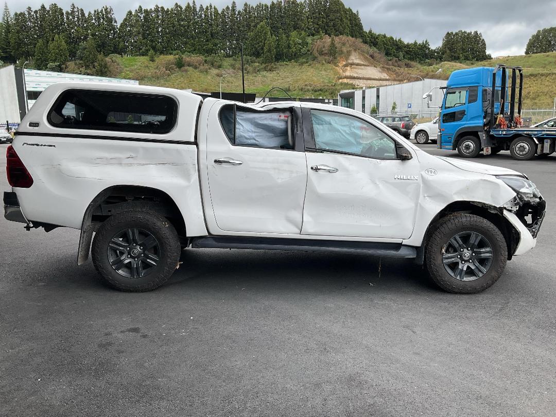 Photo '5' of Toyota Hilux SR5 TD DC 2.8DT Photo '5' of Toyota Hilux SR5 TD DC 2.8DT