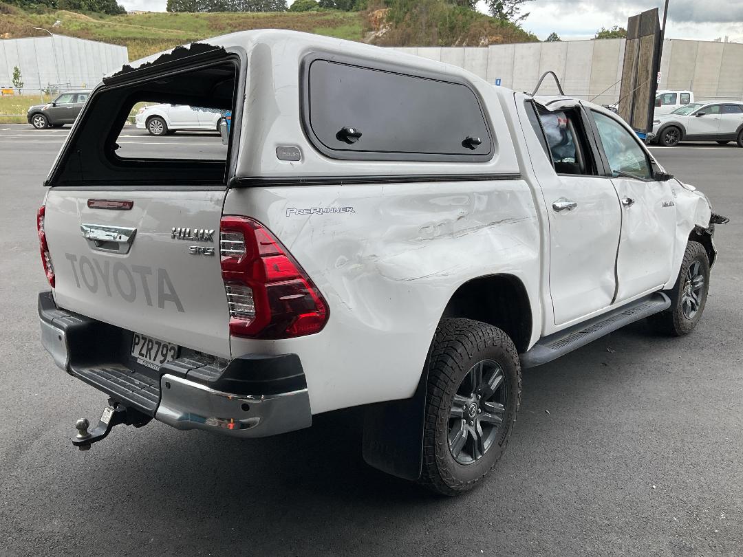 Photo '4' of Toyota Hilux SR5 TD DC 2.8DT Photo '4' of Toyota Hilux SR5 TD DC 2.8DT