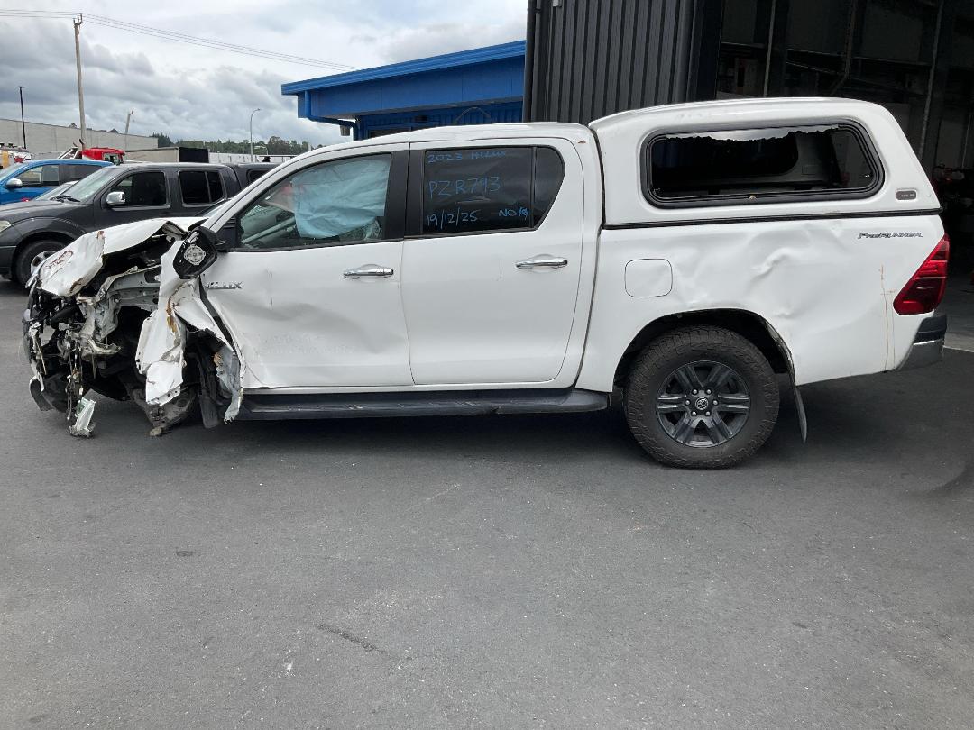 Photo '6' of Toyota Hilux SR5 TD DC 2.8DT Photo '6' of Toyota Hilux SR5 TD DC 2.8DT