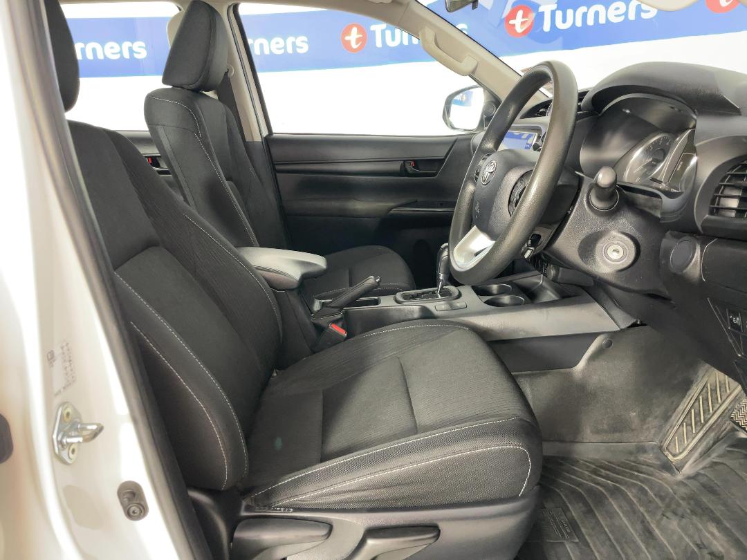 Photo '16' of Toyota Hilux