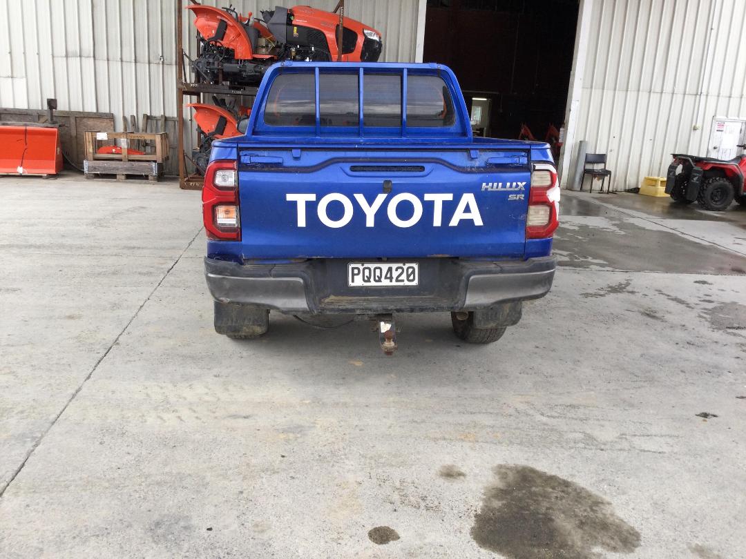 Photo '6' of Toyota Hilux SR TD DC