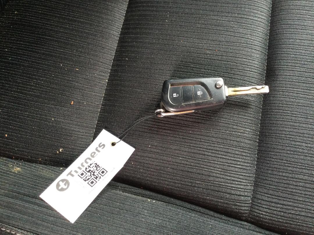 Photo '10' of Toyota Hilux SR TD DC