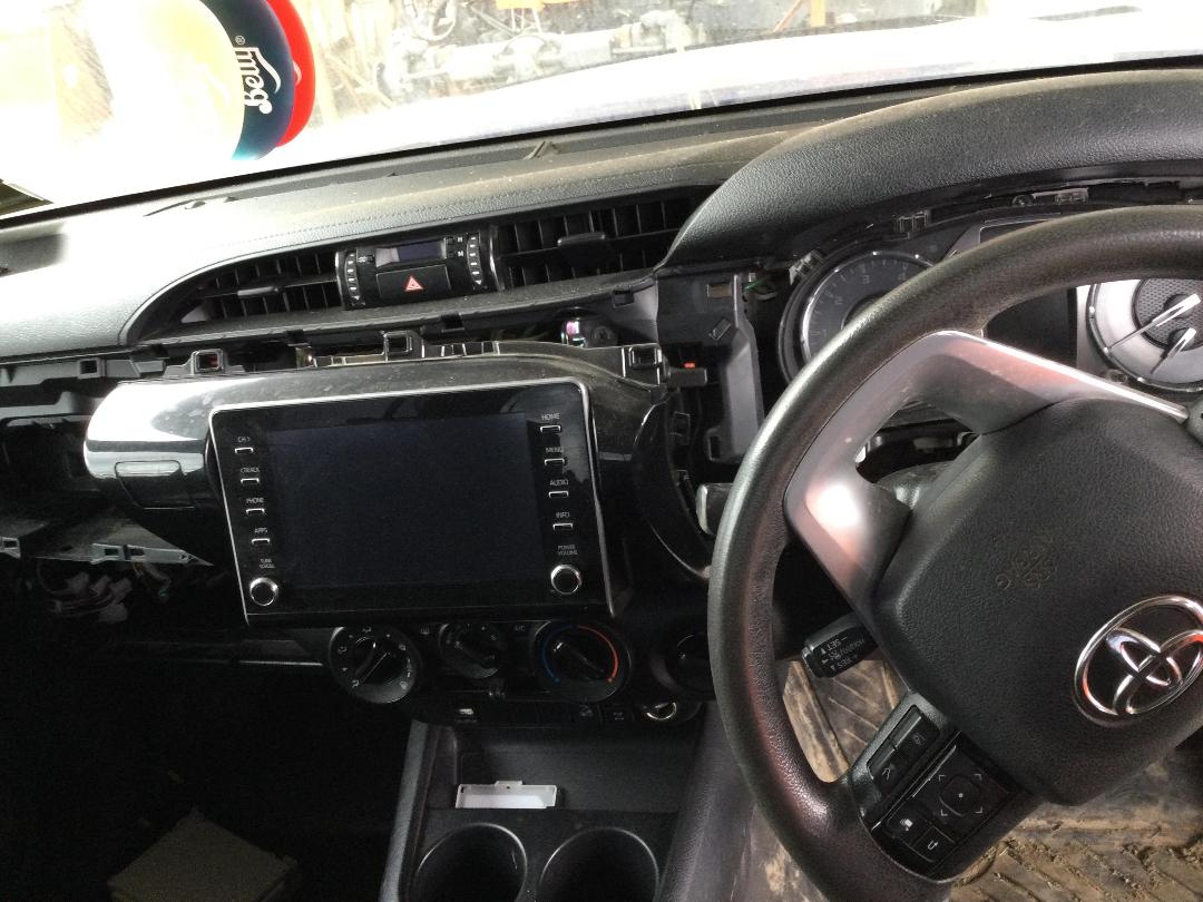 Photo '16' of Toyota Hilux SR TD DC