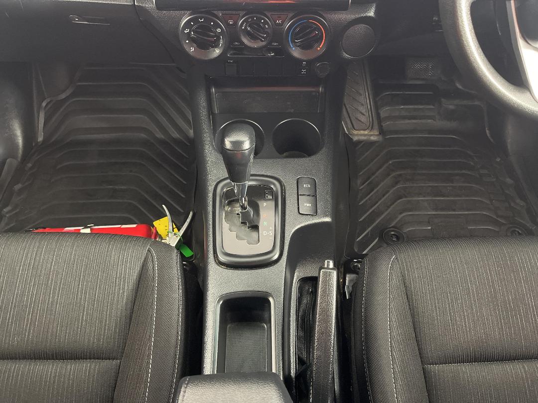 Photo '18' of Toyota Hilux