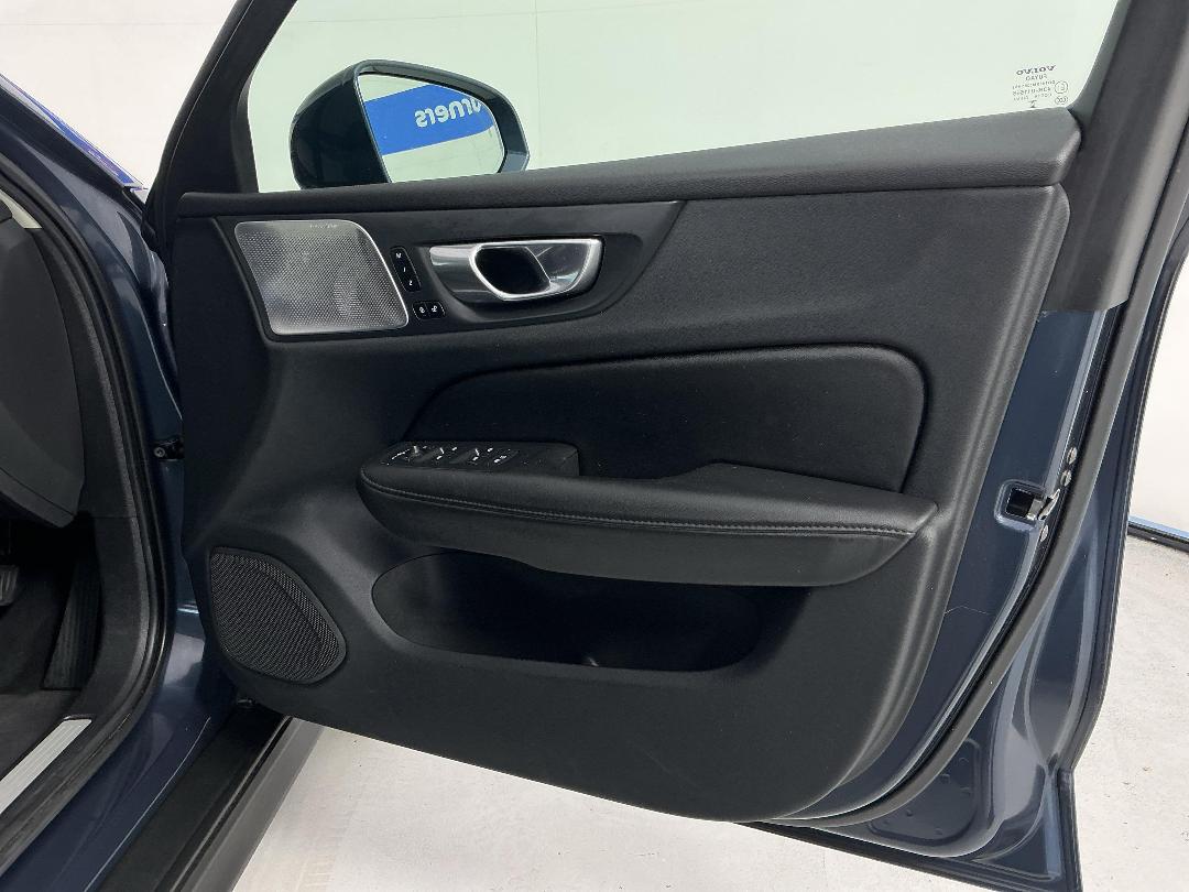 Photo '15' of Volvo V60 Cross Country Photo '15' of Volvo V60 Cross Country