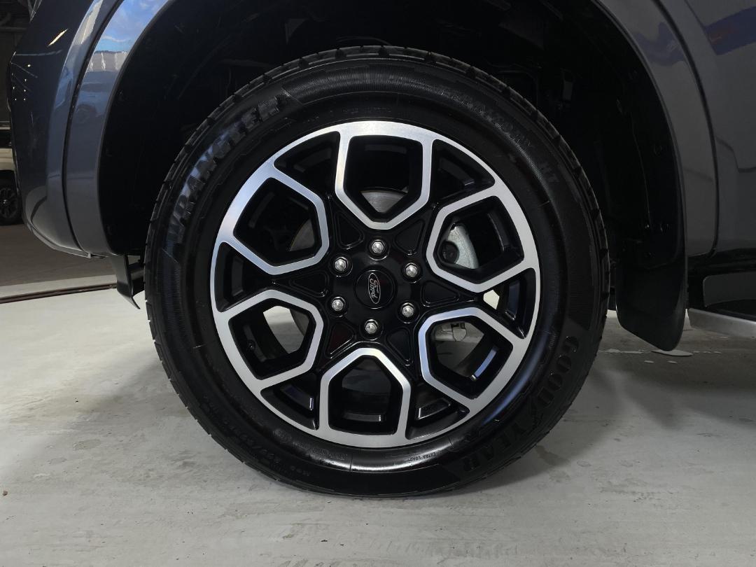 Photo '10' of Ford Everest