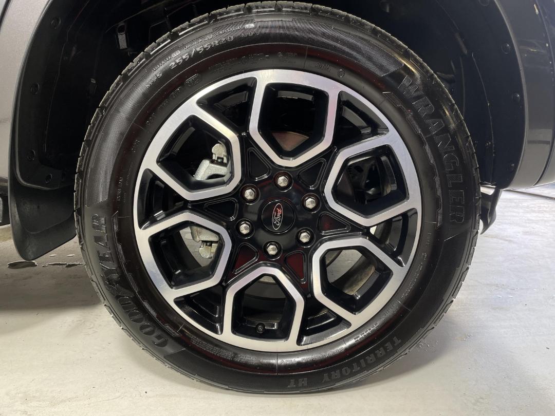 Photo '9' of Ford Everest