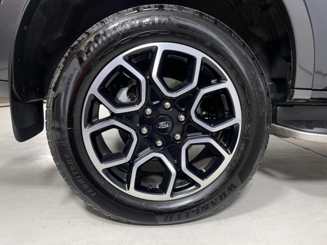 Photo '12' of Ford Everest