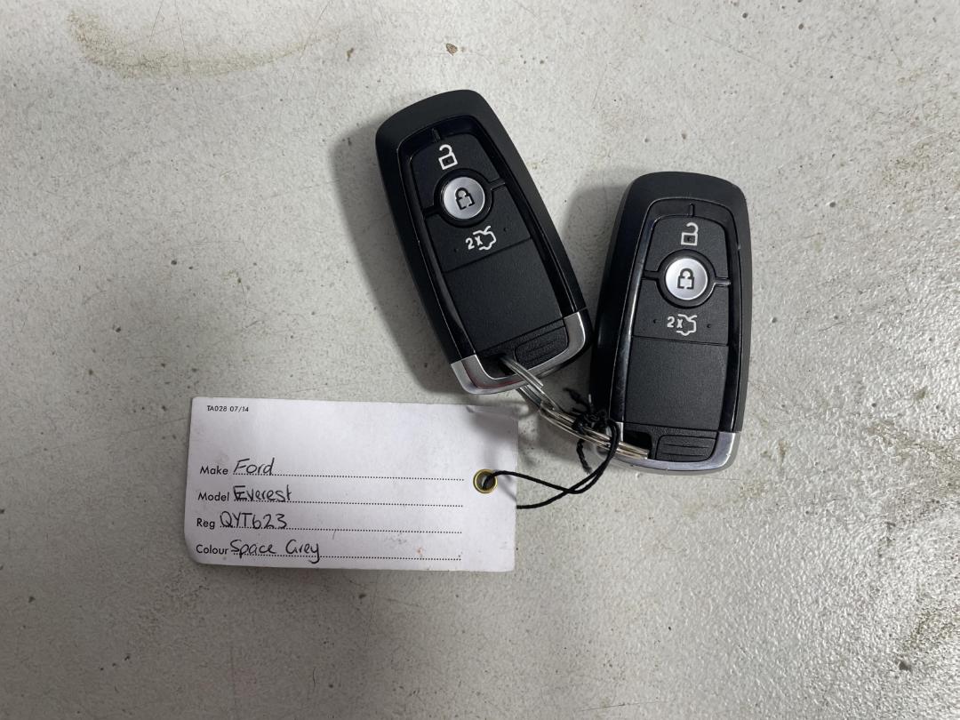 Photo '22' of Ford Everest