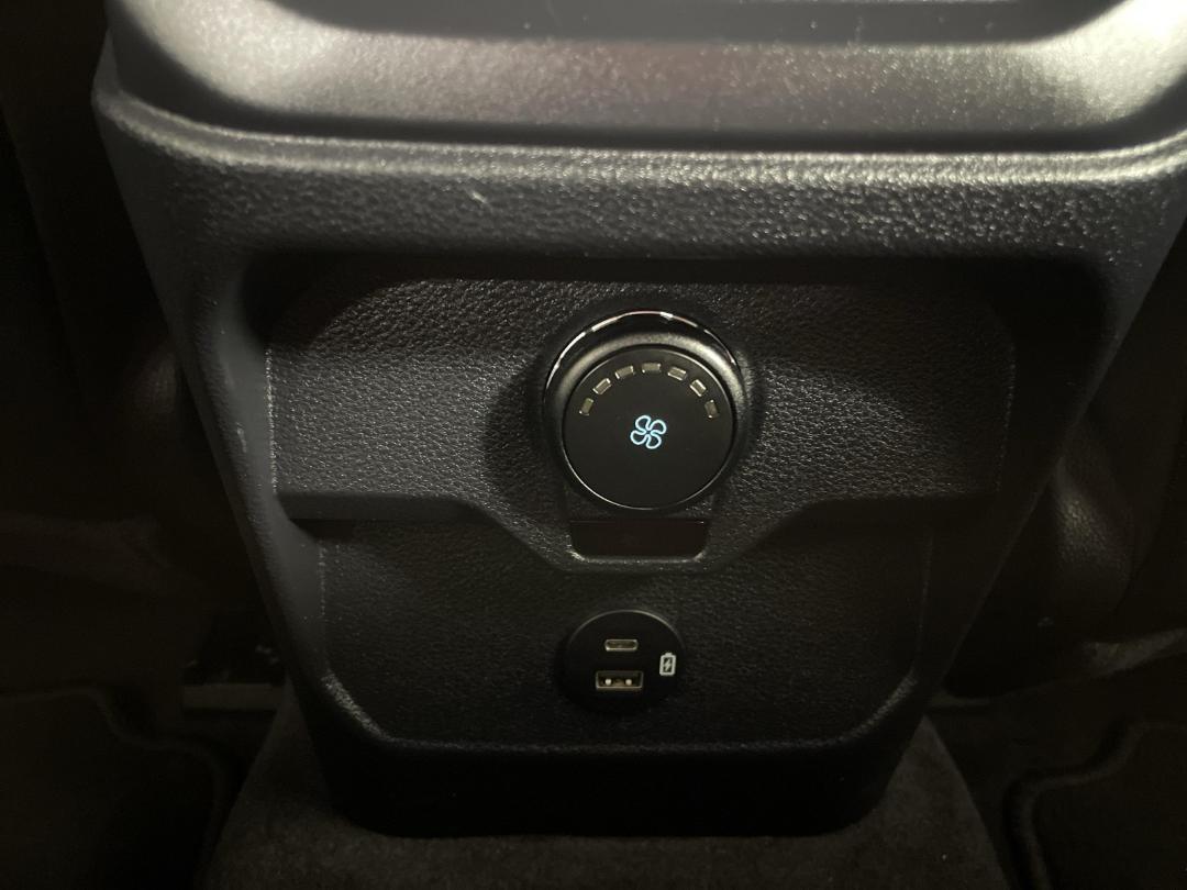 Photo '24' of Ford Everest