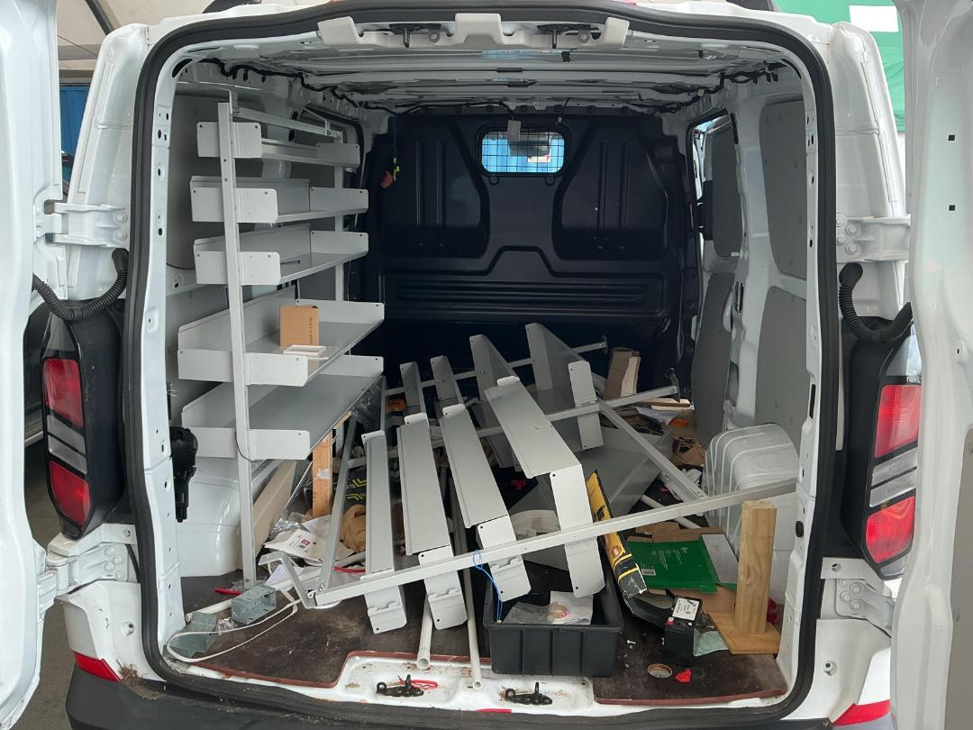 Photo '10' of Ford Transit Custom 320 SWB Photo '10' of Ford Transit Custom 320 SWB