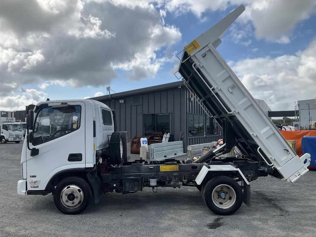 Photo '10' of Foton Aumark BJ1065LT5995 Tipper