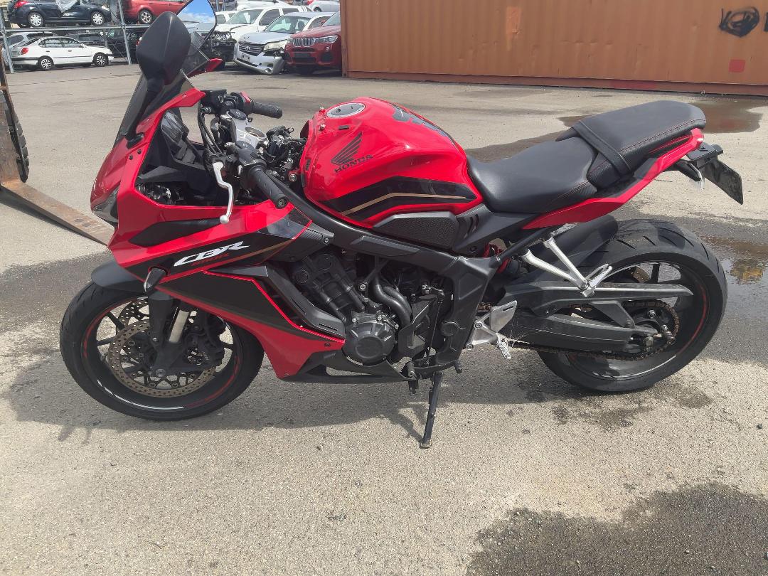 Photo '4' of Honda CBR 650 P