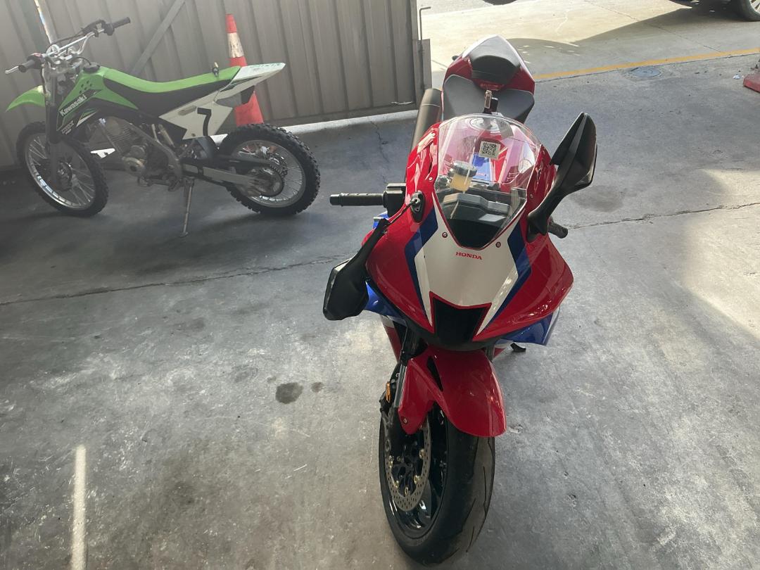 Photo '3' of Honda CBR1000 RRR Photo '3' of Honda CBR1000 RRR