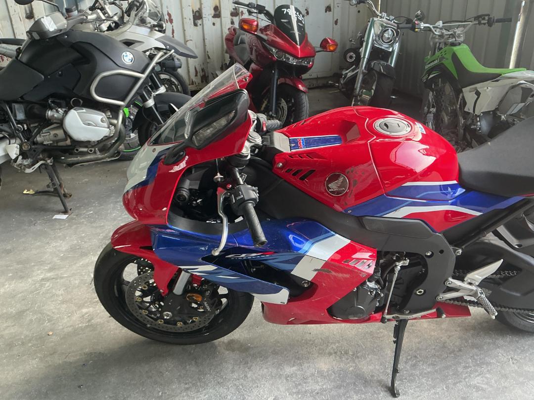 Photo '14' of Honda CBR1000 RRR Photo '14' of Honda CBR1000 RRR