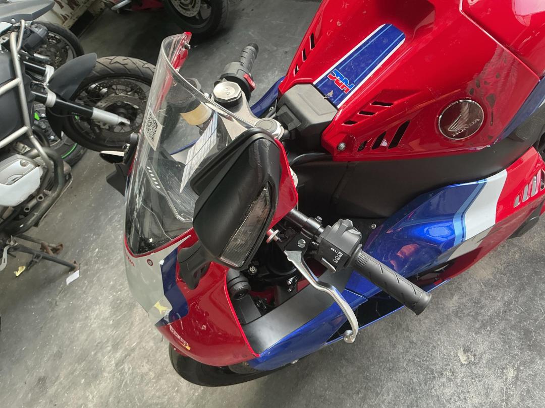 Photo '22' of Honda CBR1000 RRR Photo '22' of Honda CBR1000 RRR